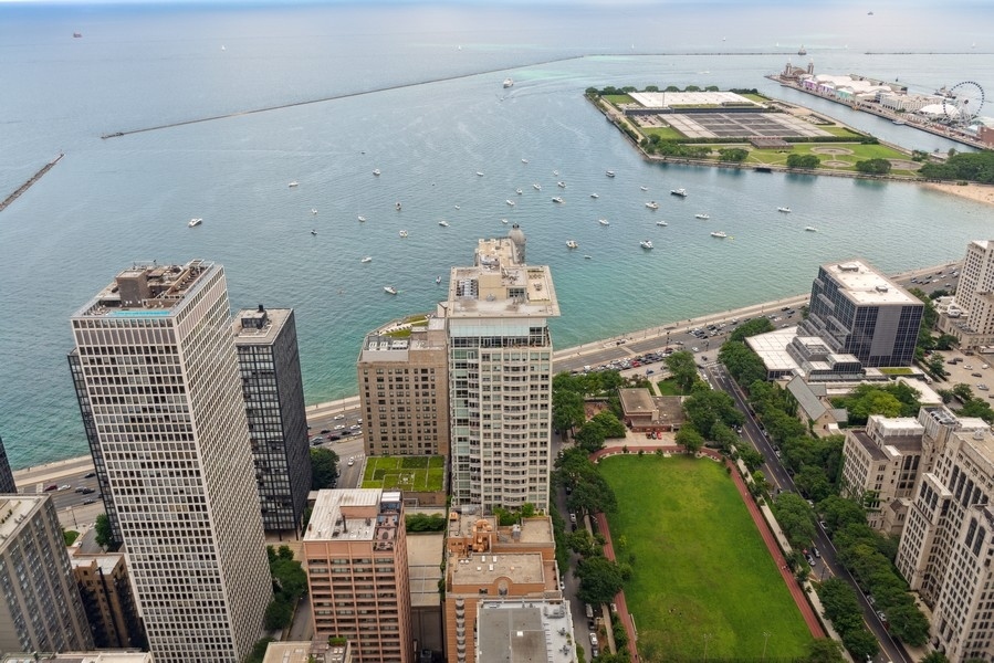 Chicago, Illinois 60611, United States, 3 Bedrooms Bedrooms, ,4 BathroomsBathrooms,Residential,Active,204115