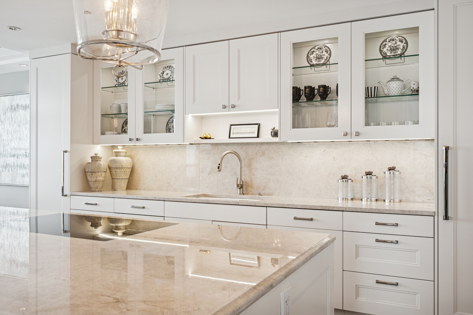 Chicago, Illinois 60611, United States, 3 Bedrooms Bedrooms, ,4 BathroomsBathrooms,Residential,Active,204115