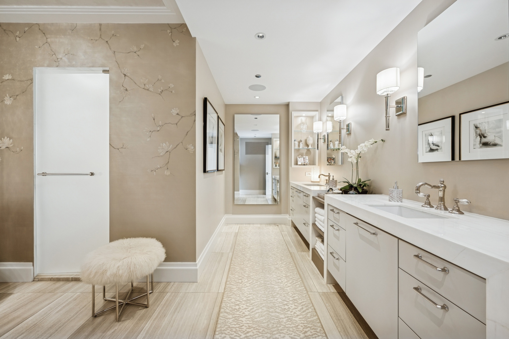 Chicago, Illinois 60611, United States, 3 Bedrooms Bedrooms, ,4 BathroomsBathrooms,Residential,Active,204115