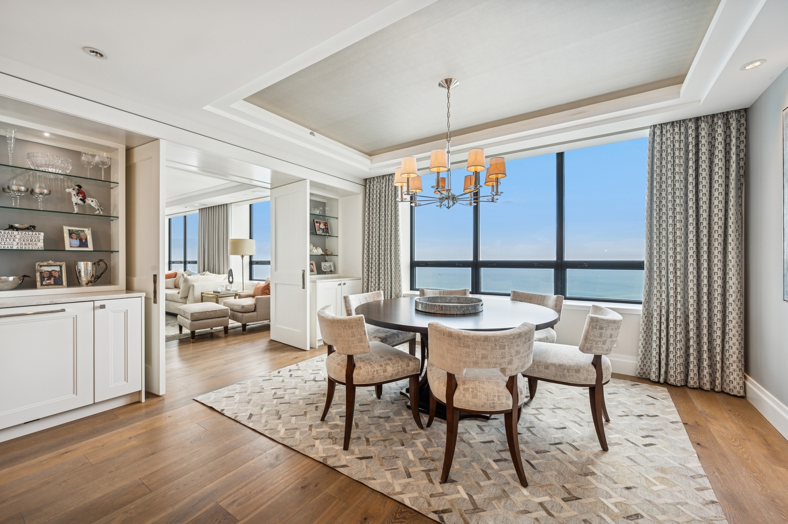 Chicago, Illinois 60611, United States, 3 Bedrooms Bedrooms, ,4 BathroomsBathrooms,Residential,Active,204115