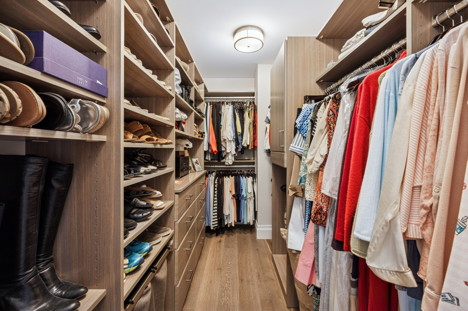 Chicago, Illinois 60611, United States, 3 Bedrooms Bedrooms, ,4 BathroomsBathrooms,Residential,Active,204115