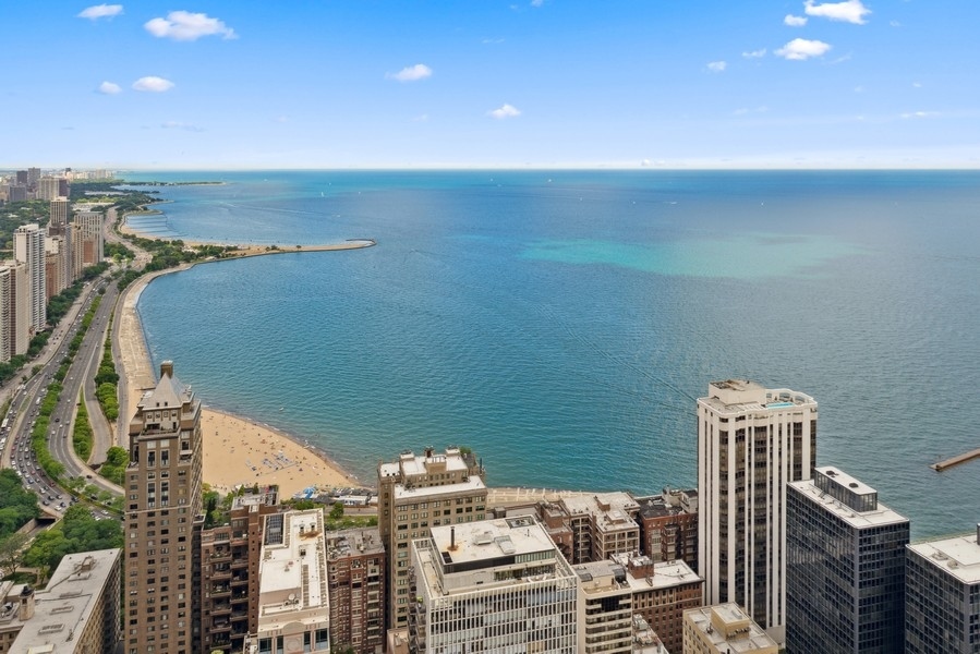 Chicago, Illinois 60611, United States, 3 Bedrooms Bedrooms, ,4 BathroomsBathrooms,Residential,Active,204115