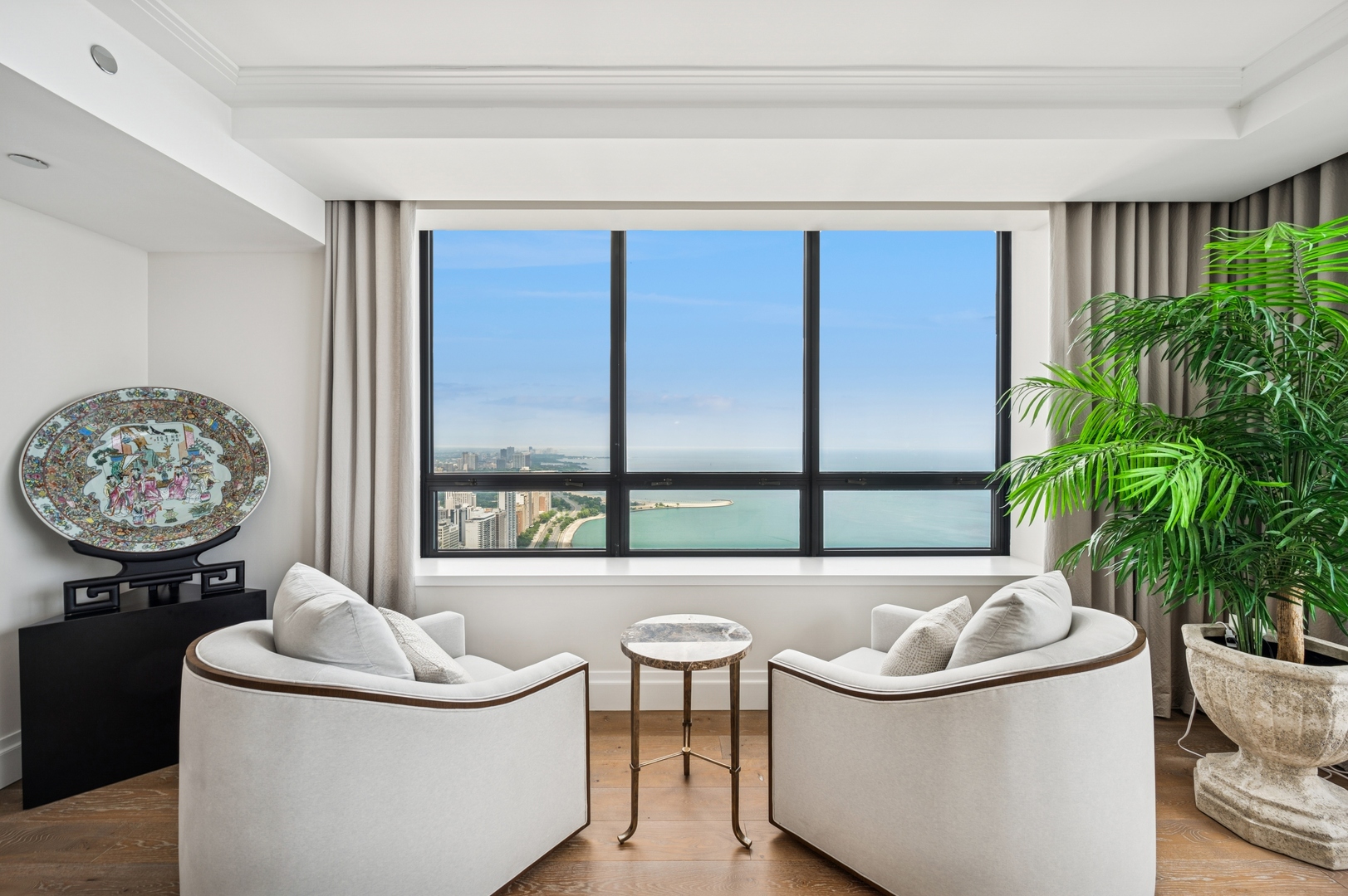 Chicago, Illinois 60611, United States, 3 Bedrooms Bedrooms, ,4 BathroomsBathrooms,Residential,Active,204115