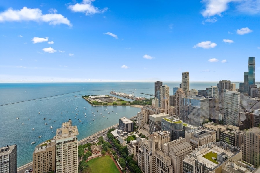 Chicago, Illinois 60611, United States, 3 Bedrooms Bedrooms, ,4 BathroomsBathrooms,Residential,Active,204115