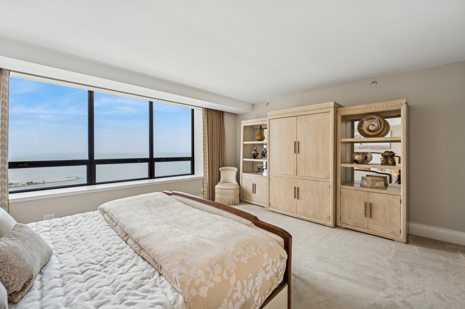 Chicago, Illinois 60611, United States, 3 Bedrooms Bedrooms, ,4 BathroomsBathrooms,Residential,Active,204115