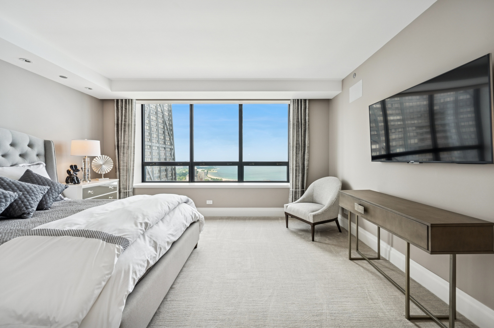 Chicago, Illinois 60611, United States, 3 Bedrooms Bedrooms, ,4 BathroomsBathrooms,Residential,Active,204115