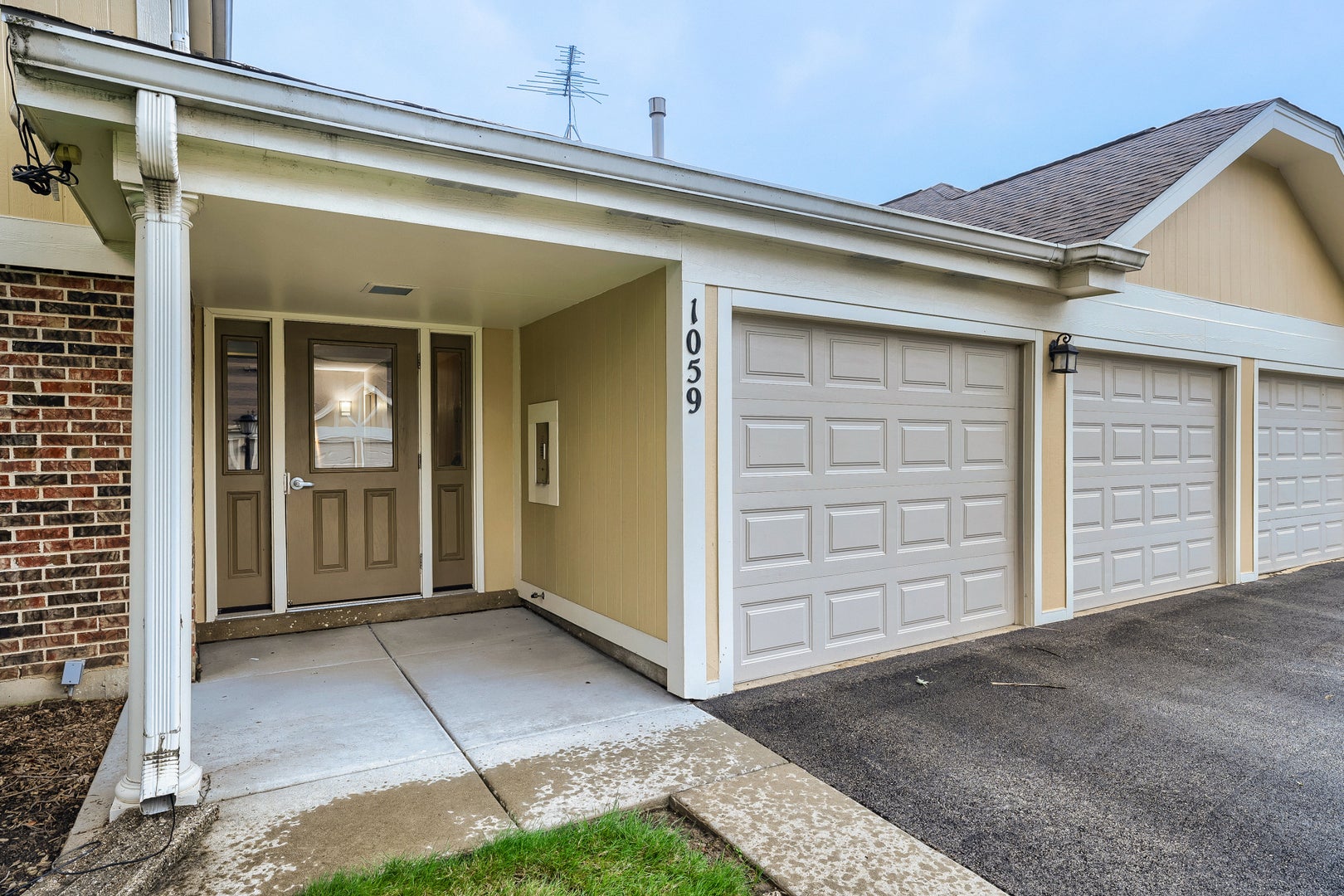 1059 Southbury Lane