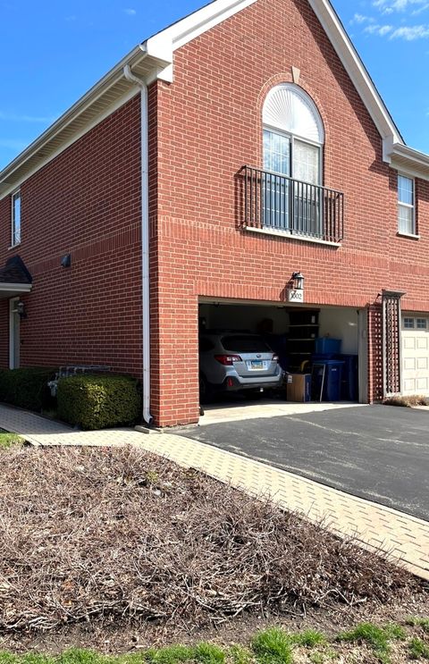 Photo of 1002 Kensington Drive #17-E1, Northbrook, IL 60062 (MLS # 12621910)