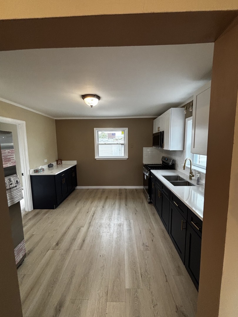 7722 W 81st Place