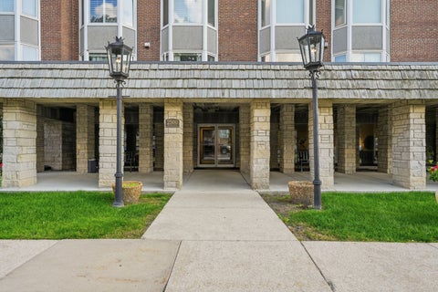 Tiny photo for 2500 Windsor Mall #2D, Park Ridge, IL 60068 (MLS # 12745385)