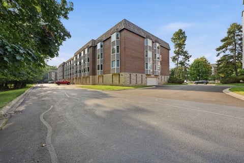 Tiny photo for 2500 Windsor Mall #2D, Park Ridge, IL 60068 (MLS # 12745385)