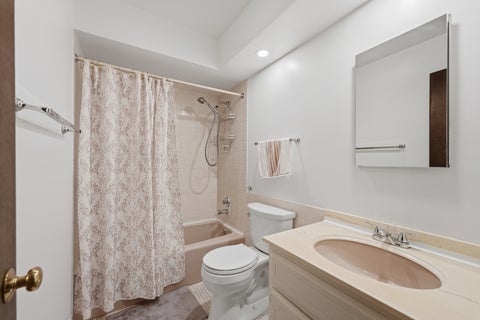Tiny photo for 2500 Windsor Mall #2D, Park Ridge, IL 60068 (MLS # 12745385)