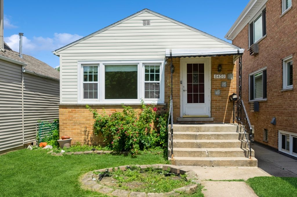 Photo for 6450 W Montrose Avenue, Harwood Heights, IL 60706 (MLS # 12403772)