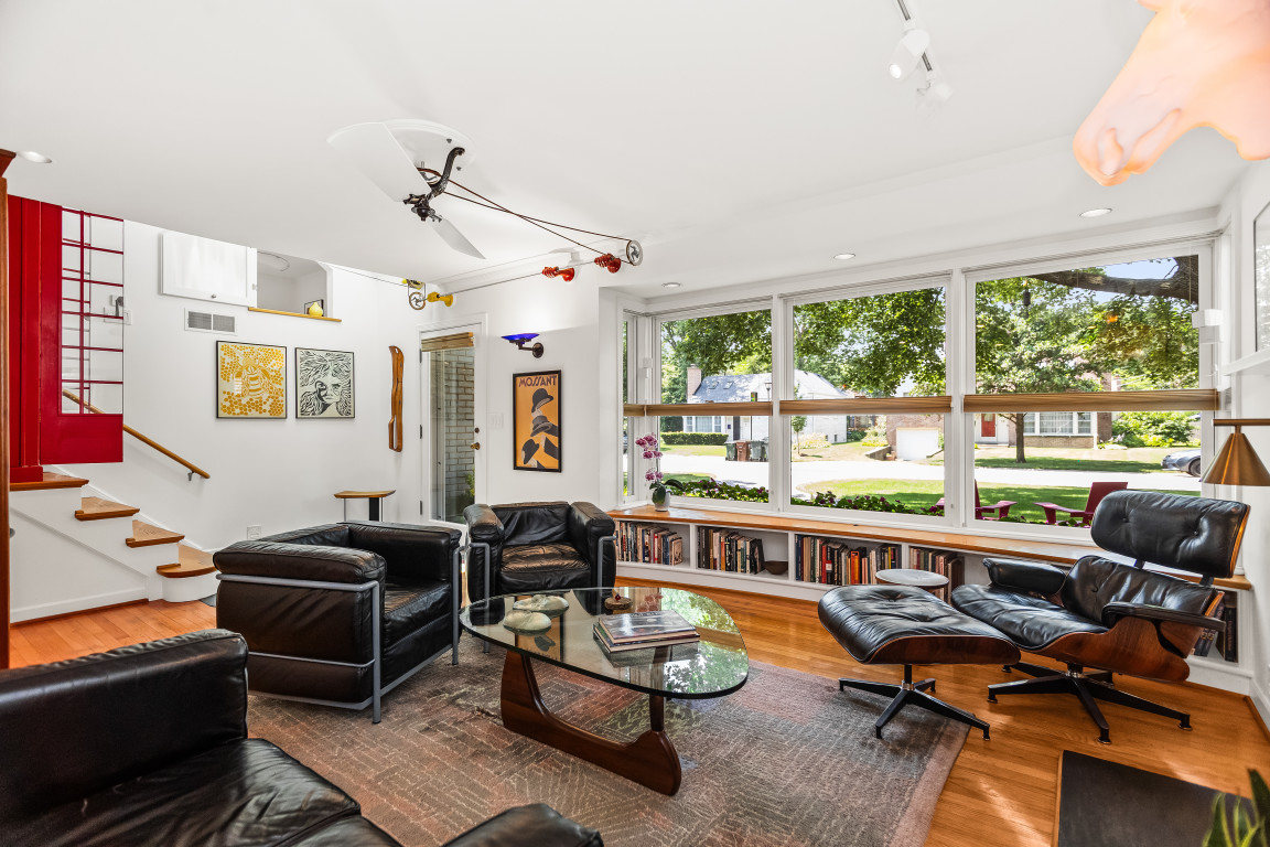 9 Williamsburg Court