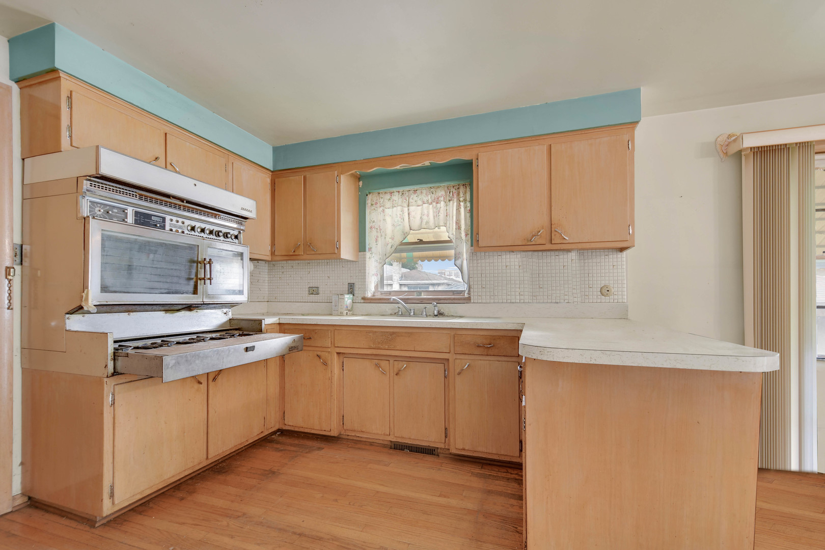 843 W 34th Place