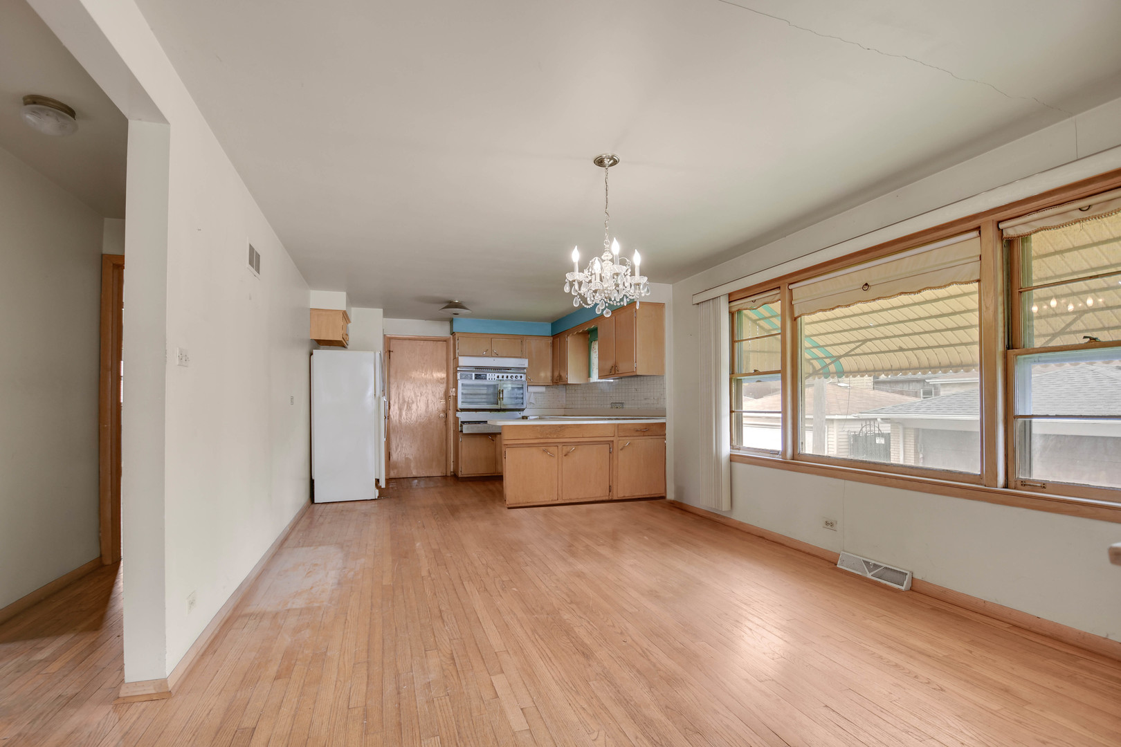 843 W 34th Place