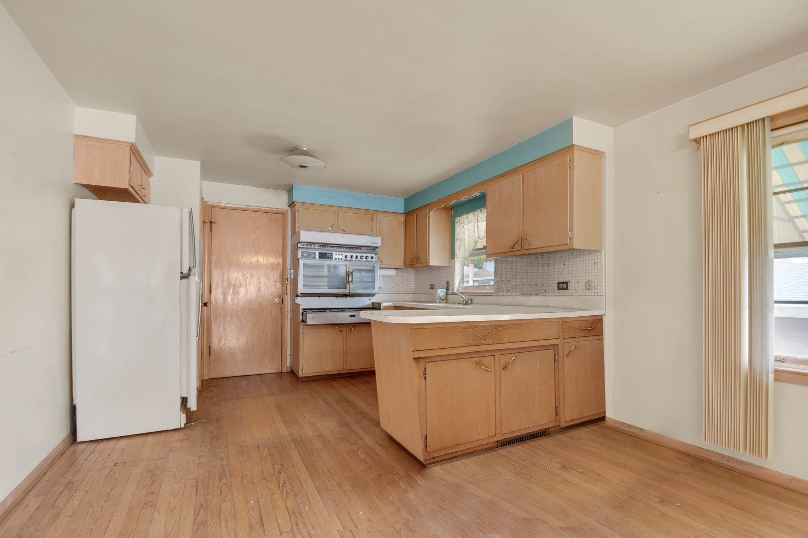 843 W 34th Place