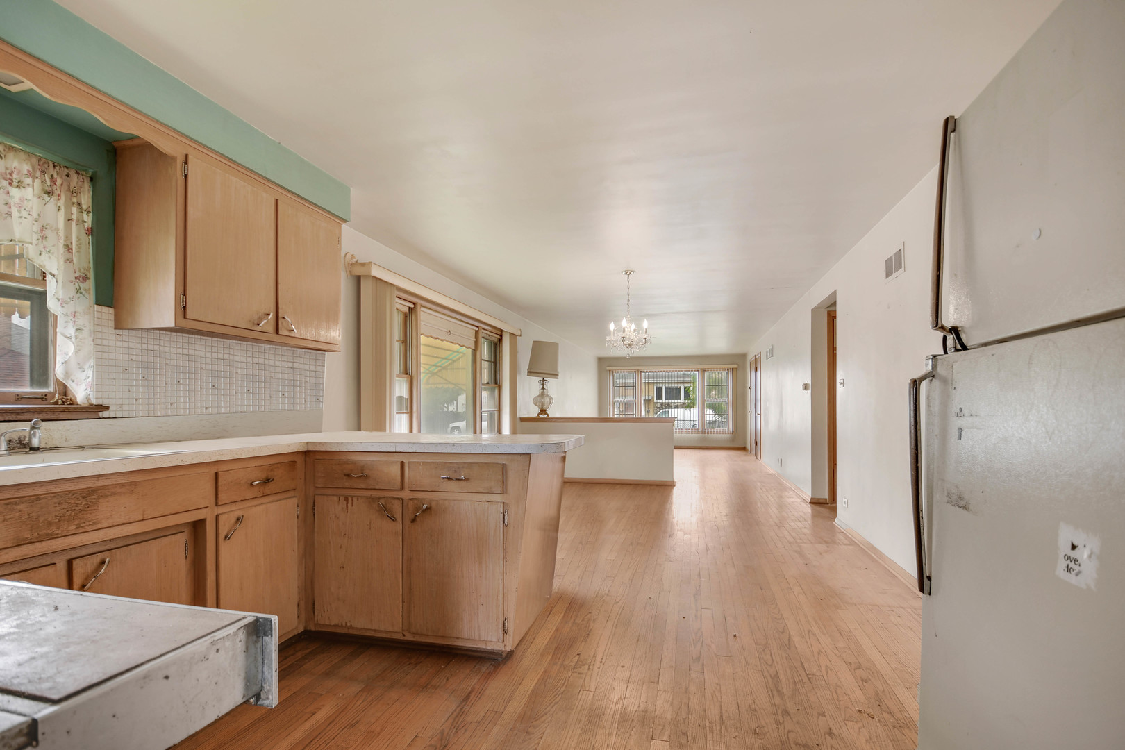 843 W 34th Place