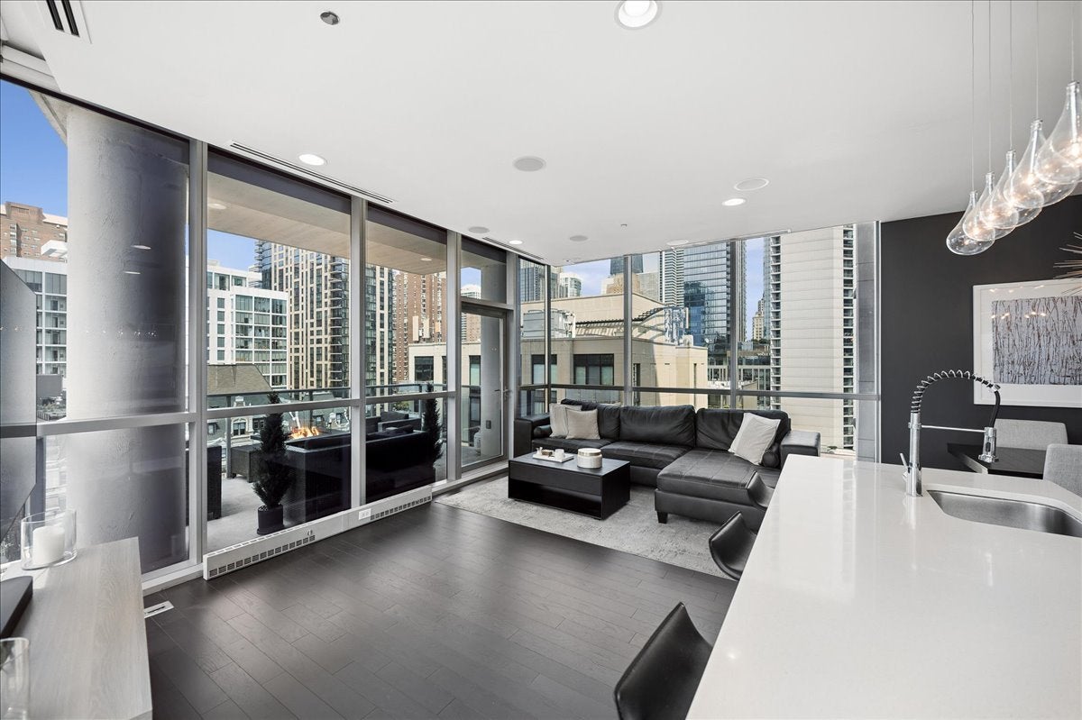110 W Superior Street 1003