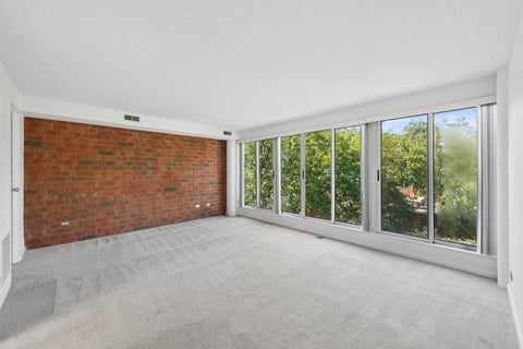 Tiny photo for 2525 Wellington Court #302, Evanston, IL 60201 (MLS # 12775704)