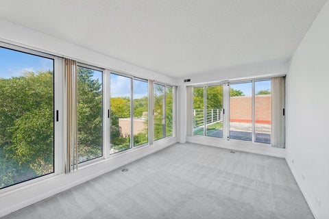 Tiny photo for 2525 Wellington Court #302, Evanston, IL 60201 (MLS # 12775704)