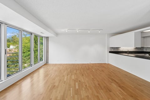 Tiny photo for 2525 Wellington Court #302, Evanston, IL 60201 (MLS # 12775704)