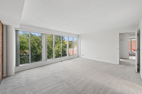 Tiny photo for 2525 Wellington Court #302, Evanston, IL 60201 (MLS # 12775704)