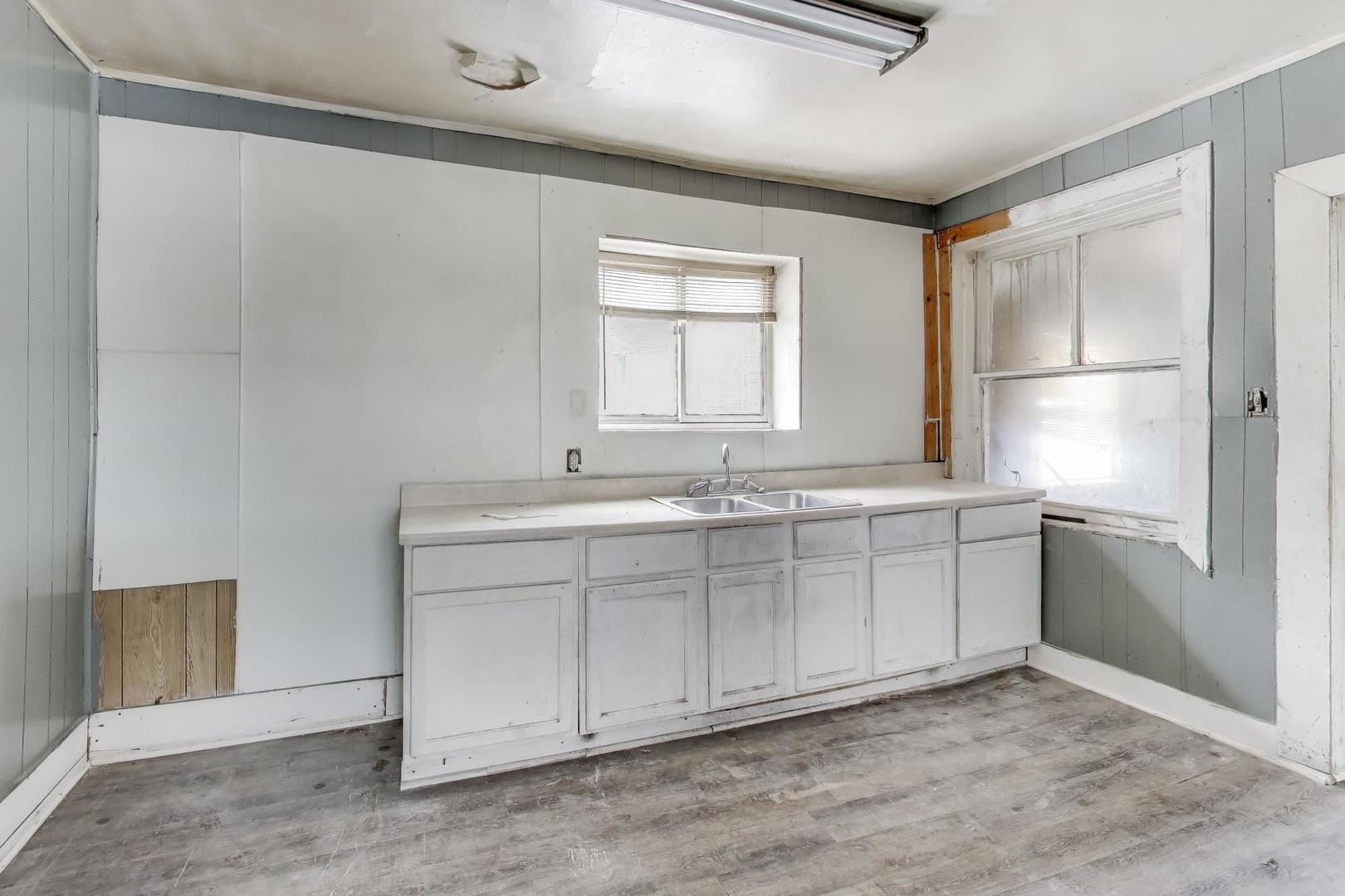 4105-03 W Grenshaw Street