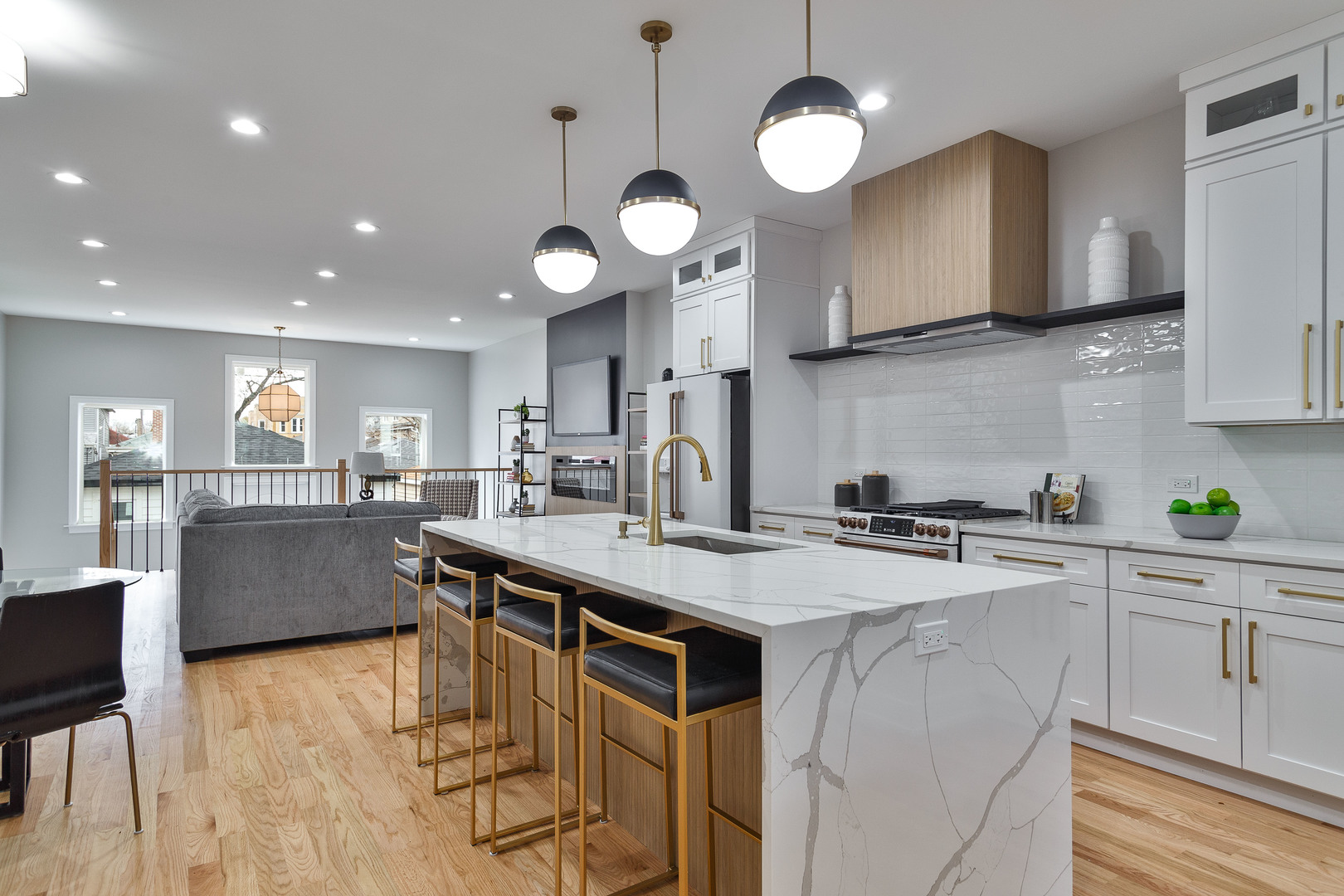 4602 N Springfield Avenue