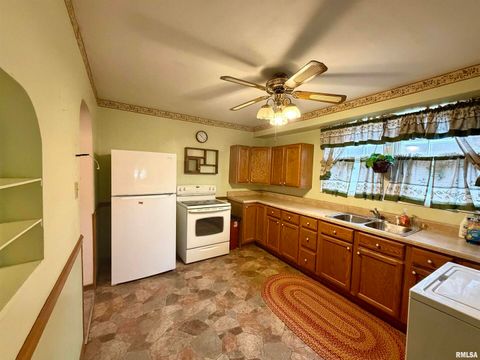 Tiny photo for 935 E McCord Street, Centralia, IL 62801 (MLS # EB460536)