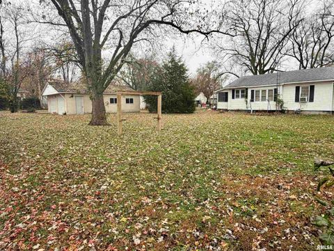 Tiny photo for 935 E McCord Street, Centralia, IL 62801 (MLS # EB460536)