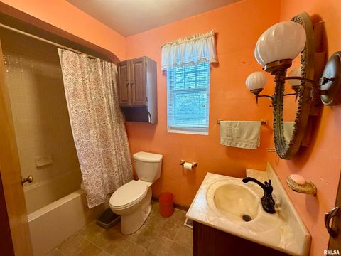 Tiny photo for 935 E McCord Street, Centralia, IL 62801 (MLS # EB460536)