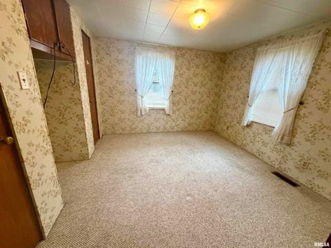 Tiny photo for 935 E McCord Street, Centralia, IL 62801 (MLS # EB460536)