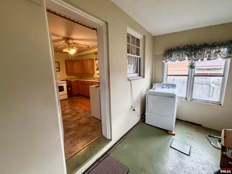 Tiny photo for 935 E McCord Street, Centralia, IL 62801 (MLS # EB460536)