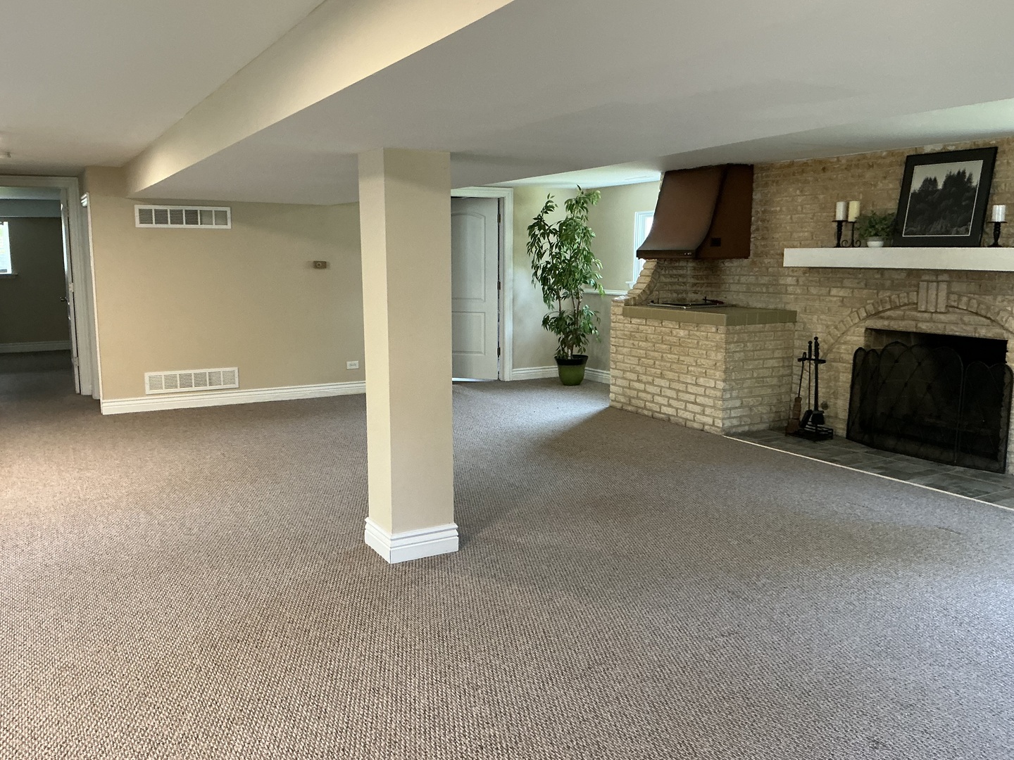 1000 S Ahrens Avenue