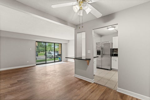 Tiny photo for 924 S Lake Court #105, Westmont, IL 60559 (MLS # 12756597)