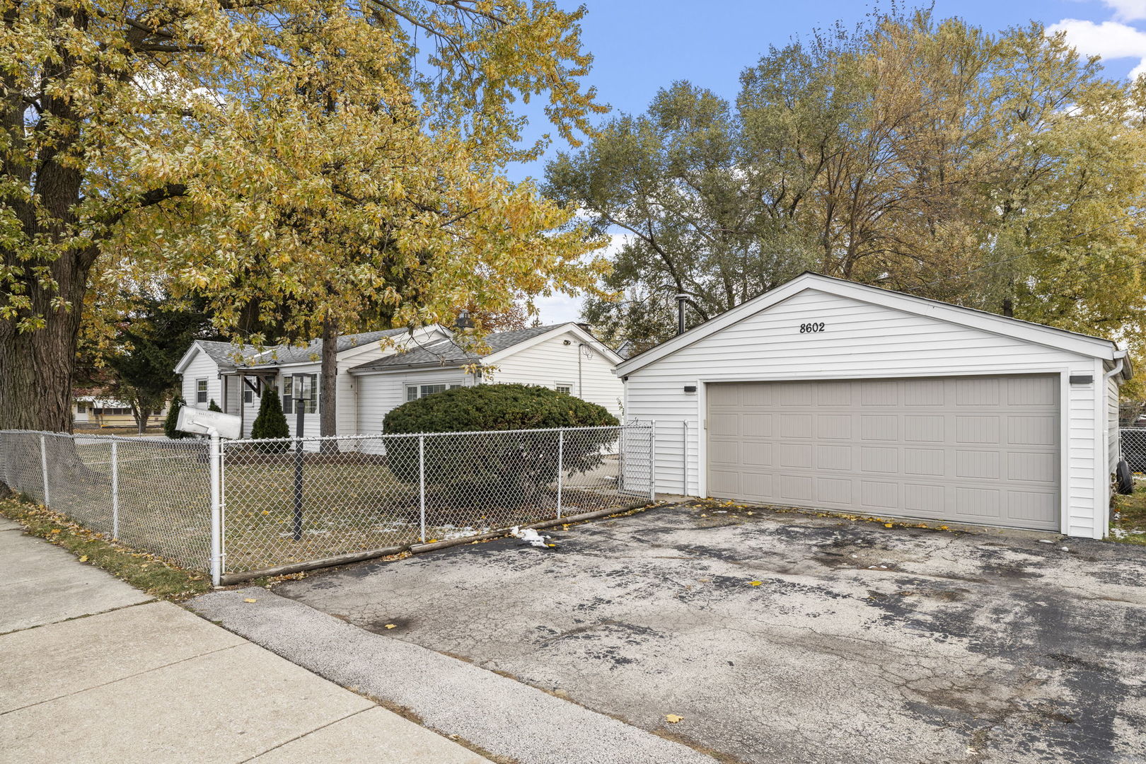 8602 S Oak Park Avenue