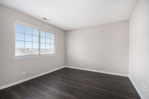 Tiny photo for 921 Parkhill Circle, Aurora, IL 60502 (MLS # 12532426)