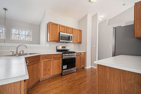 Tiny photo for 921 Parkhill Circle, Aurora, IL 60502 (MLS # 12532426)