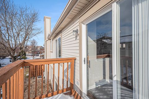 Tiny photo for 921 Parkhill Circle, Aurora, IL 60502 (MLS # 12532426)