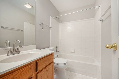 Tiny photo for 921 Parkhill Circle, Aurora, IL 60502 (MLS # 12532426)