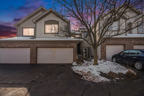 Photo of 921 Parkhill Circle, Aurora, IL 60502 (MLS # 12532426)