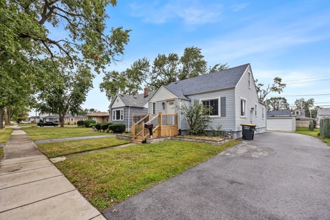 Tiny photo for 3250 186th Street, Lansing, IL 60438 (MLS # 12762573)