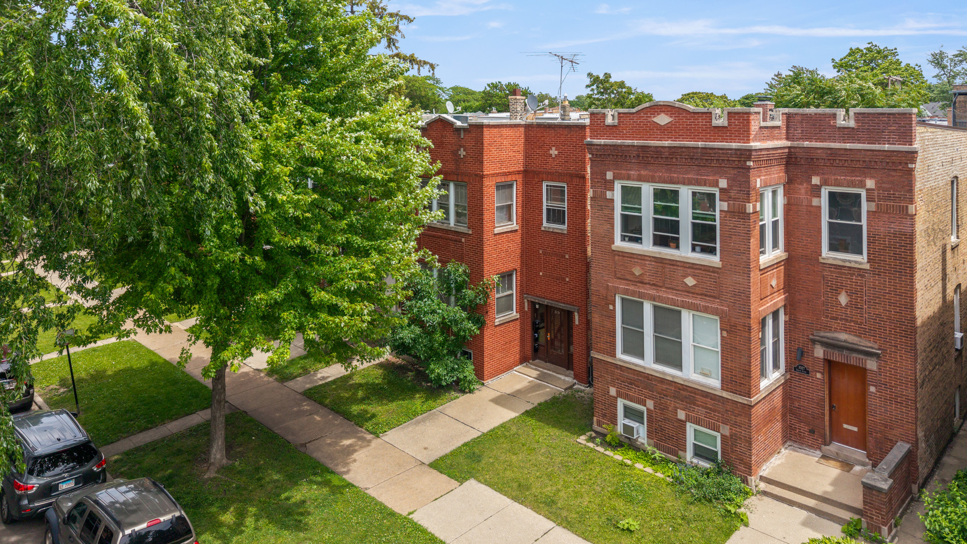 3031 N DAVLIN Court