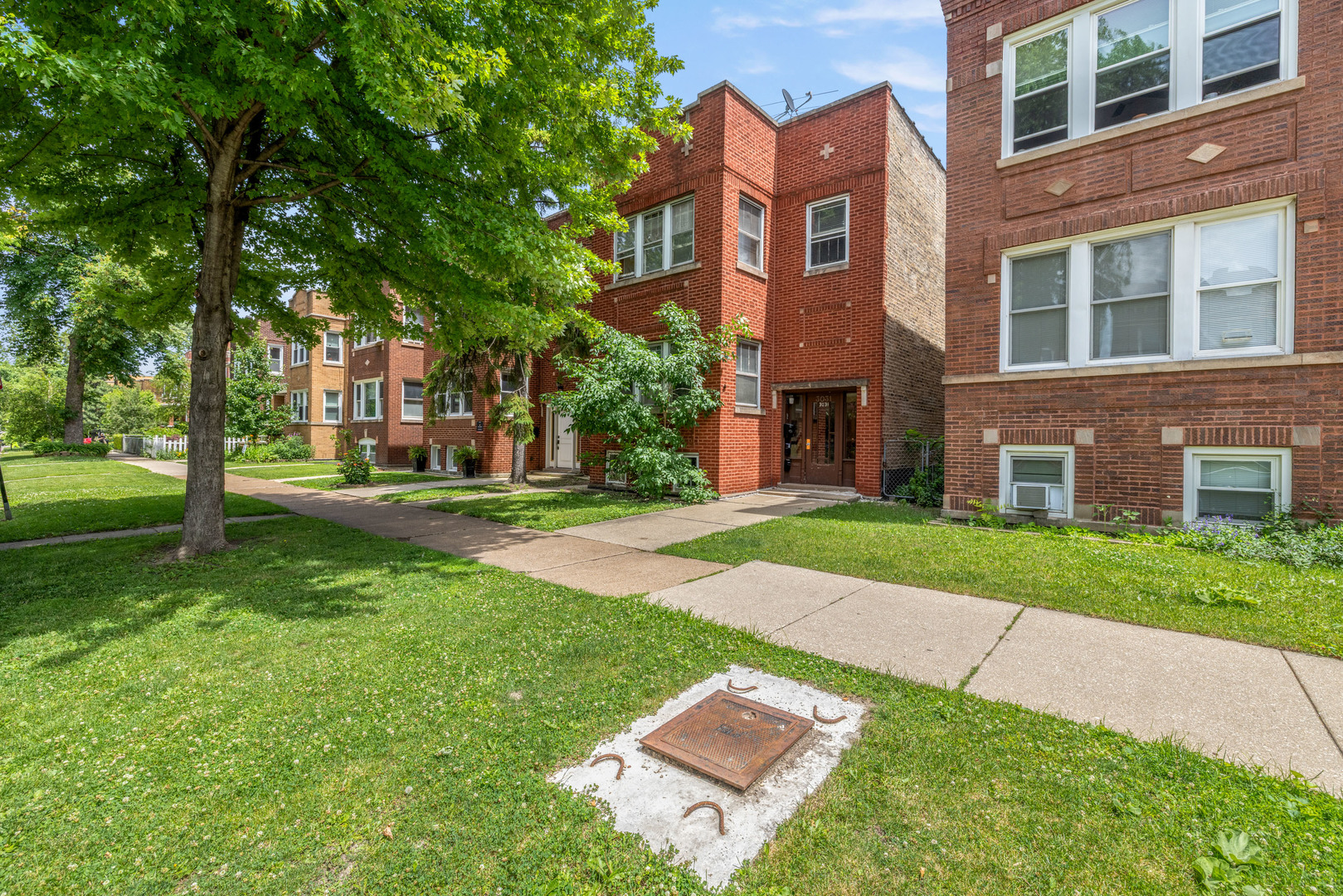3031 N DAVLIN Court