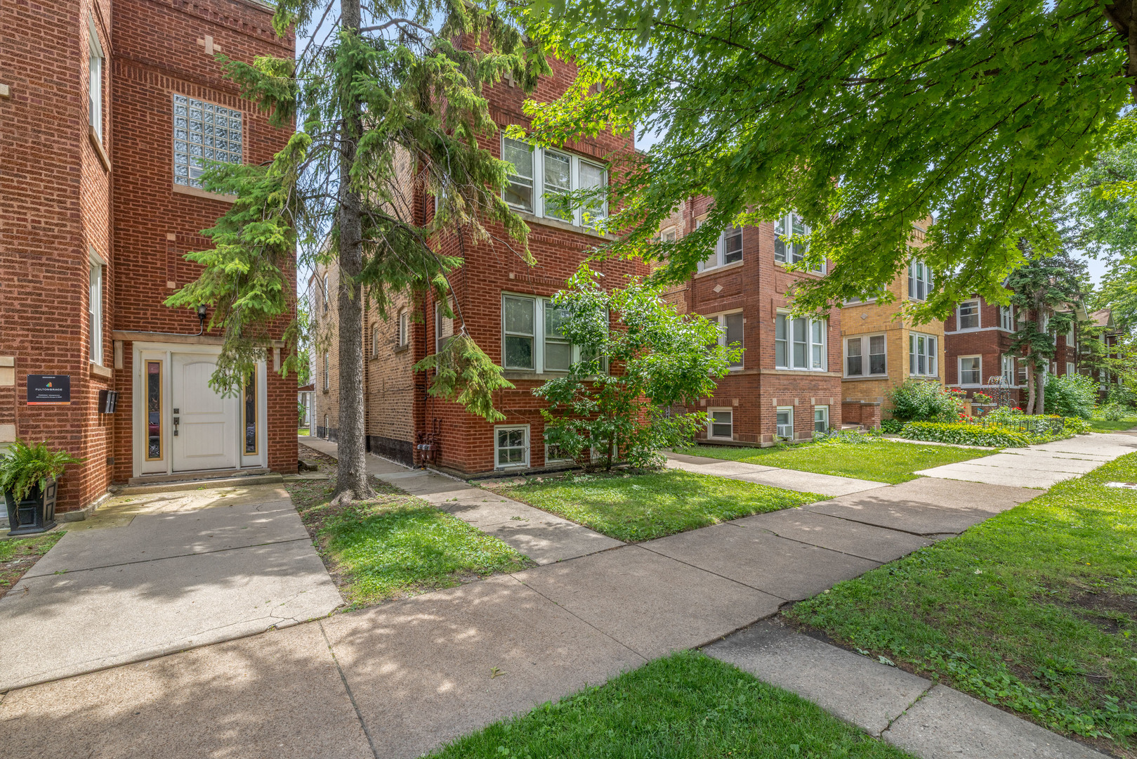 3031 N DAVLIN Court