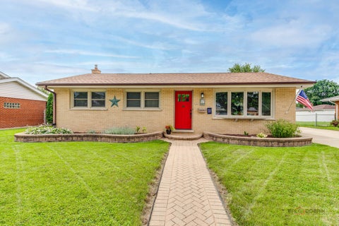 Photo of 574 GEORGE Street, Wood Dale, IL 60191 (MLS # 12735150)