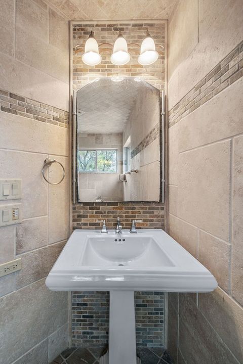 Tiny photo for 1916 Midwest Club Parkway, Oak Brook, IL 60523 (MLS # 12599067)