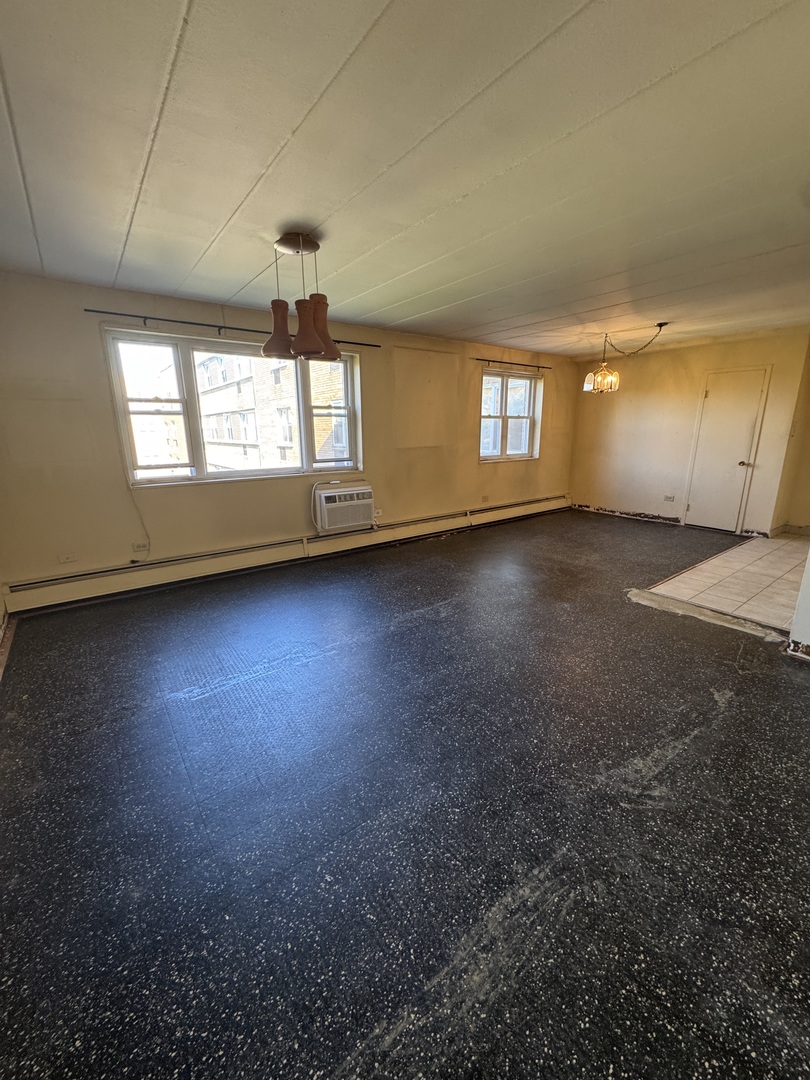 6161 N Hoyne Avenue 414