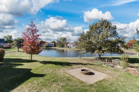 Tiny photo for 4 Cygnet Crossing, Bloomington, IL 61704 (MLS # 12487729)